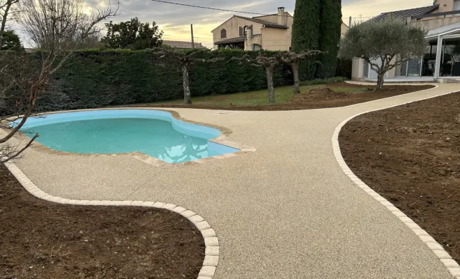 Béton désactivé, contour de piscine, Montélimar, By Aménagement 